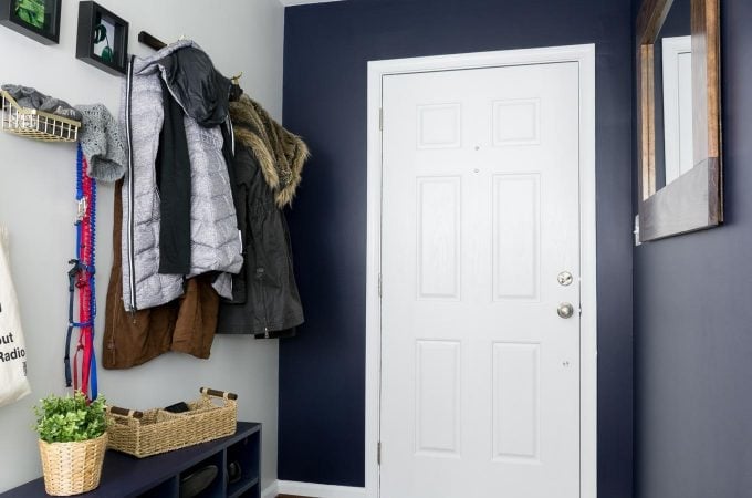 Check out this small and modern navy entryway makeover using Sherwin-Williams paint in Anchors Aweigh and Repose Gray.
