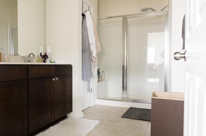 Builder Grade Beige Master Bathroom Makeover
