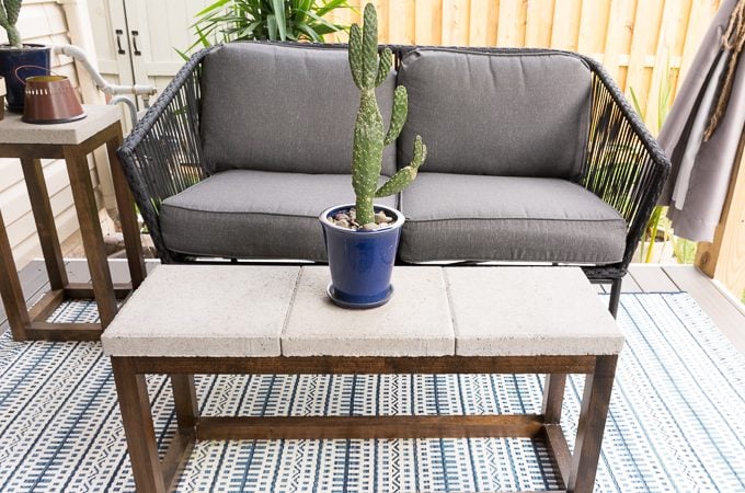 DIY concrete Paver Outdoor Coffee Table #diy #patio #woodworking #coffeetable