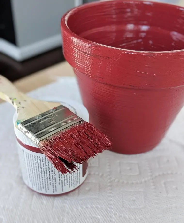 painting a terracotta pot red