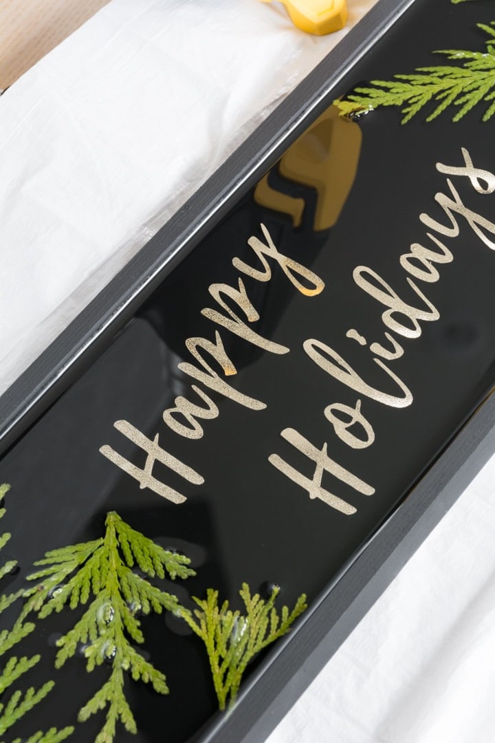 How to Preserve Evergreen Leaves in Resin to Make Art