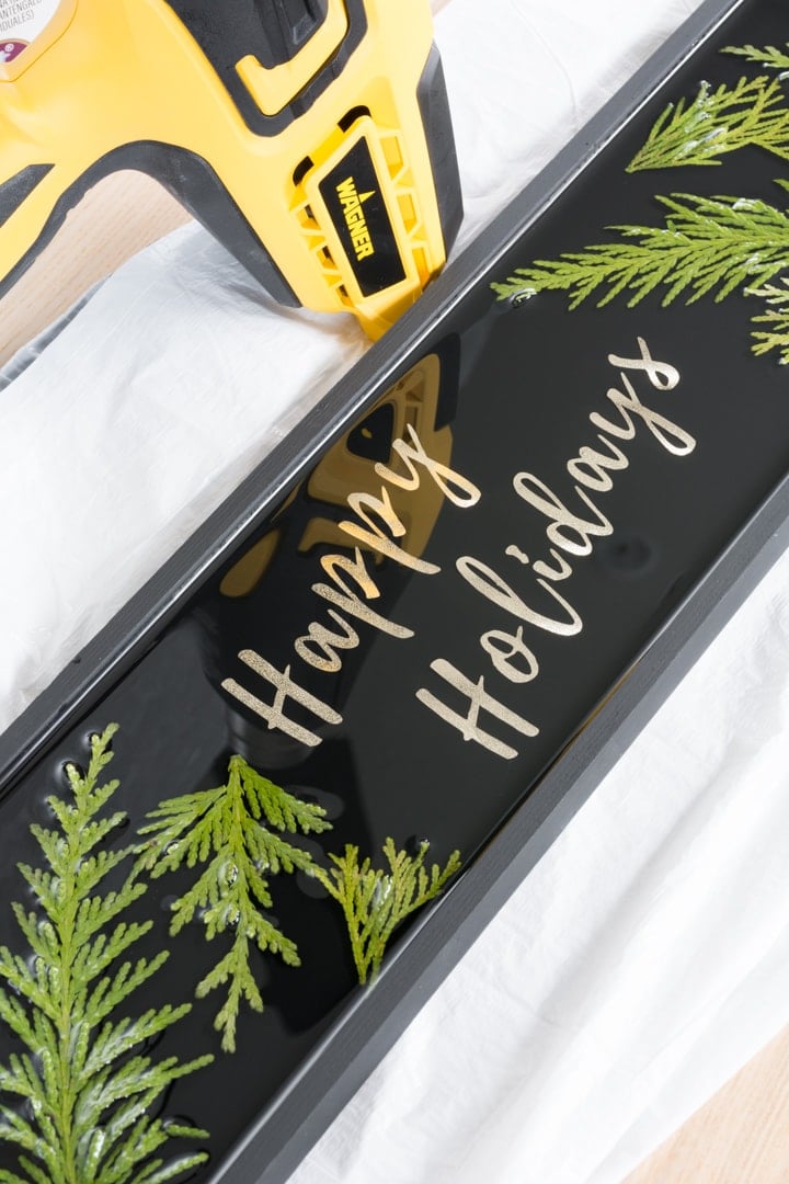 How to Preserve Evergreen Leaves in Resin to Make Art