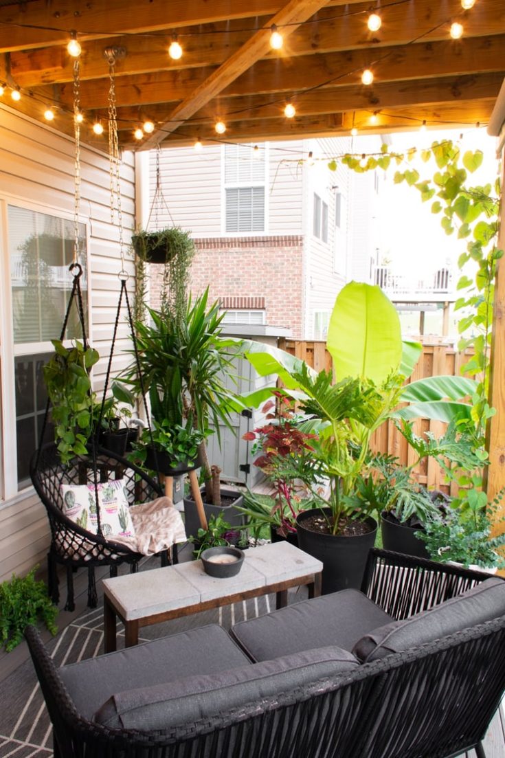 See how I turned my tiny townhouse deck into a relaxing oasis!
