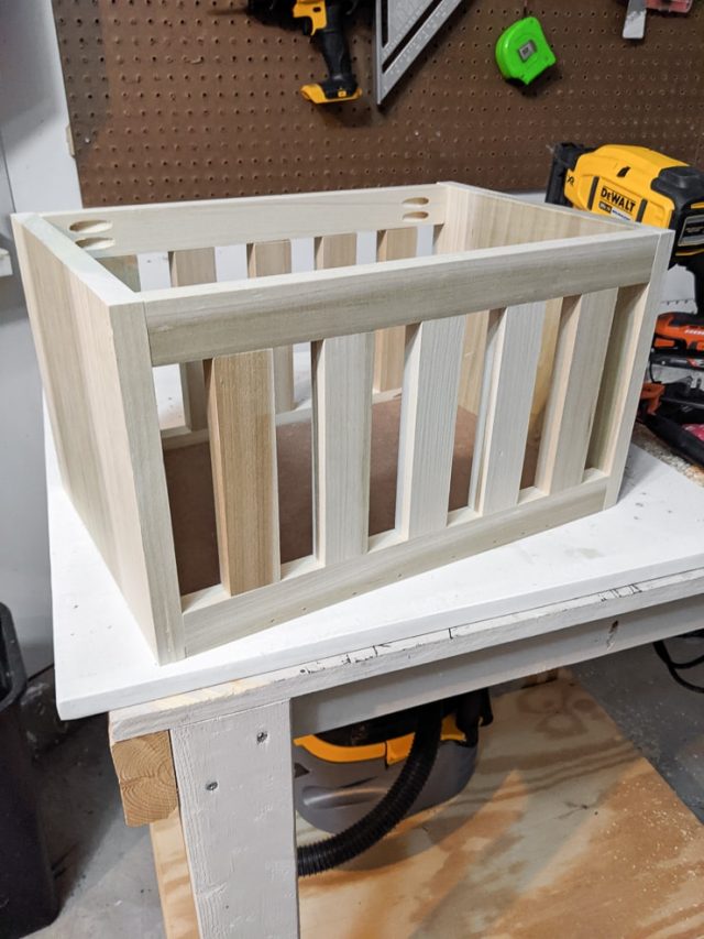 How to build a DIY modern babydoll crib, free plans!