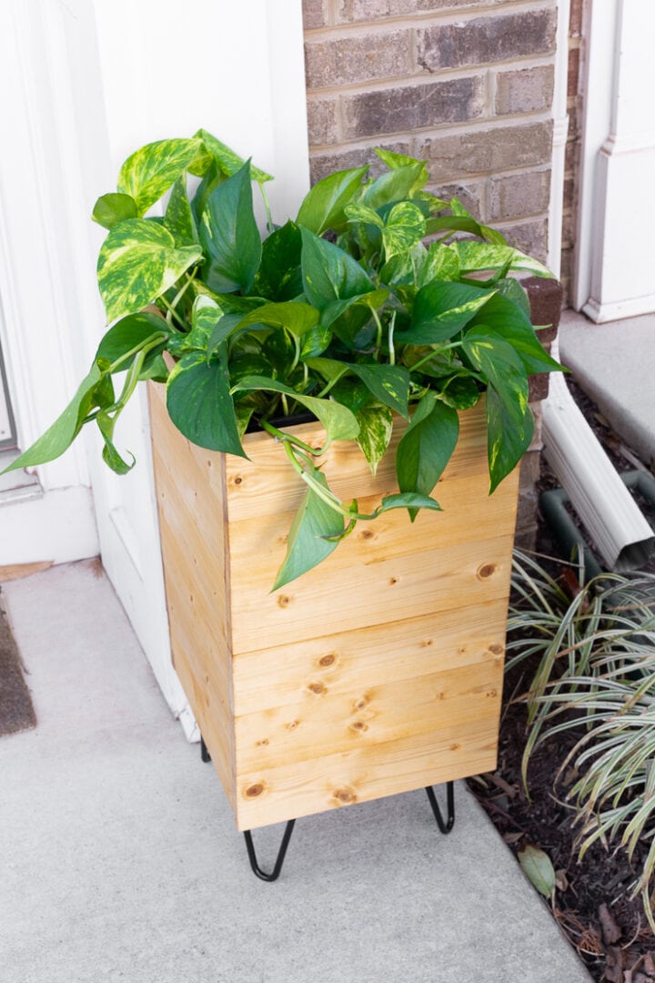How to make a DIY planter box with hidden hose storage