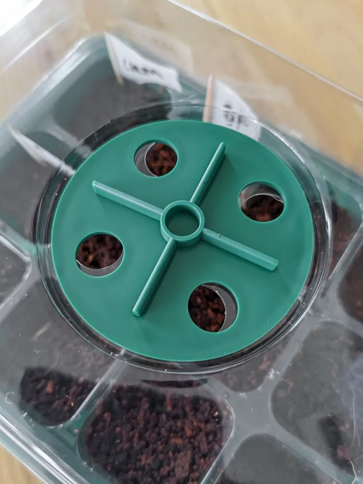 venting lid on a seed starting tray