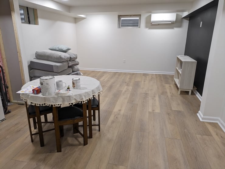 flooret vinyl plank flooring in a basement